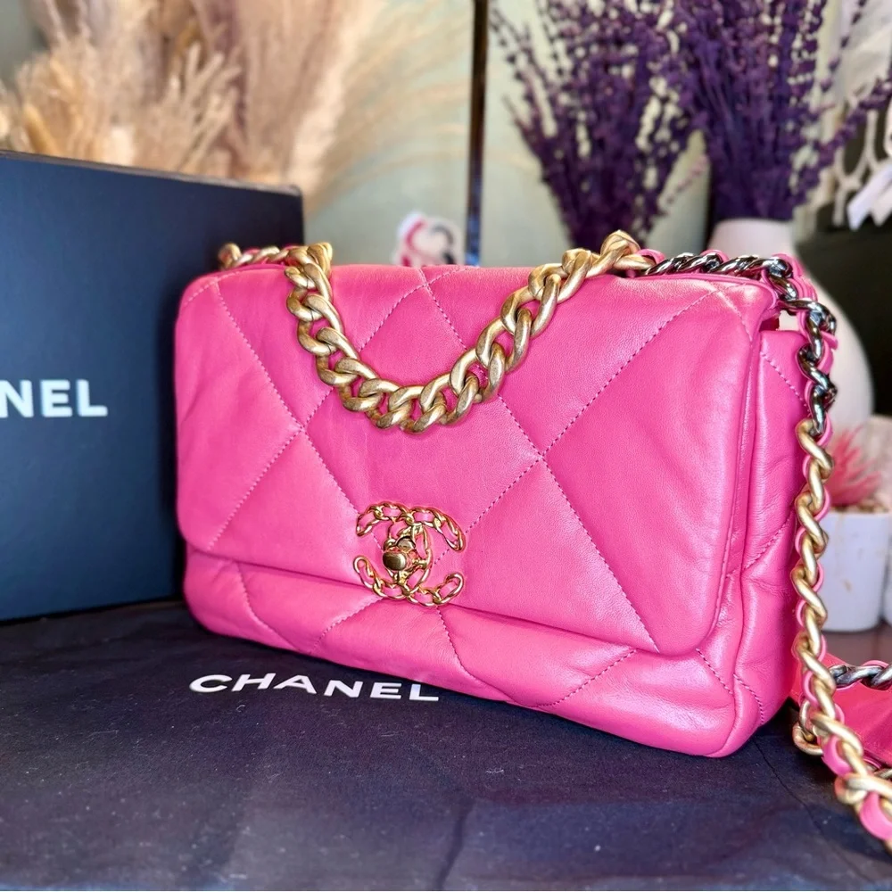 EUC CHANEL 19 Quilted Lambskin Leather Flap Bag in Shiny Pink